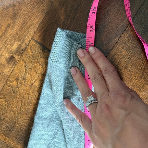 Everlane Gray 100% Cashmere Crew Neck Long Sleeve Sweater XS Classic Capsule - Picture 8 of 9